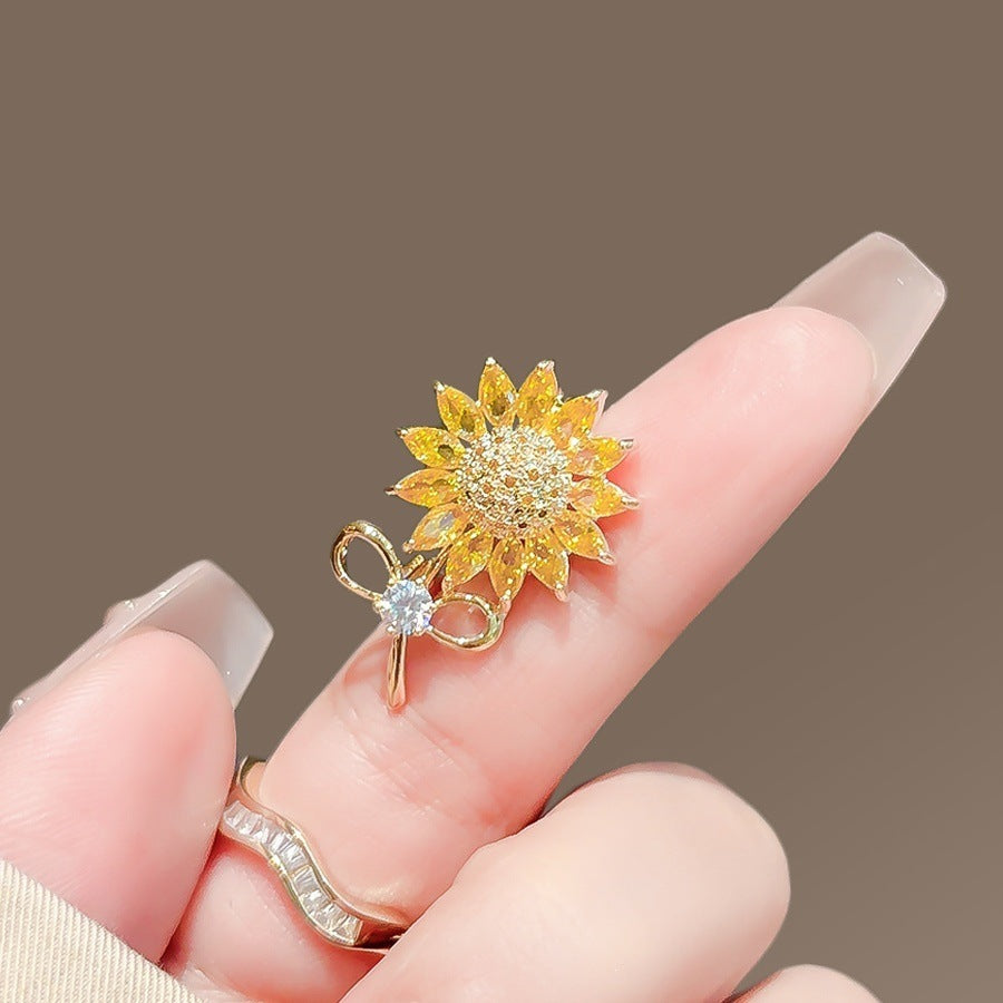 Flower brooch Kalsten