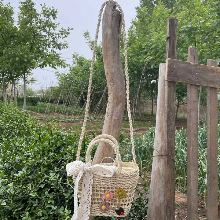 Playful basket bag with floral accents Kalsten