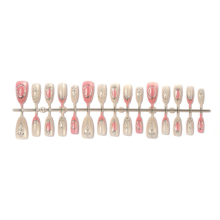Artificial nail set with glamorous floral and metallic accents Kalsten