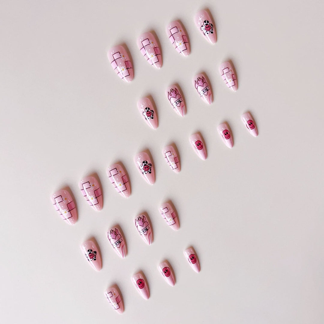 Creative artificial nail set with playful design and colorful accents Kalsten