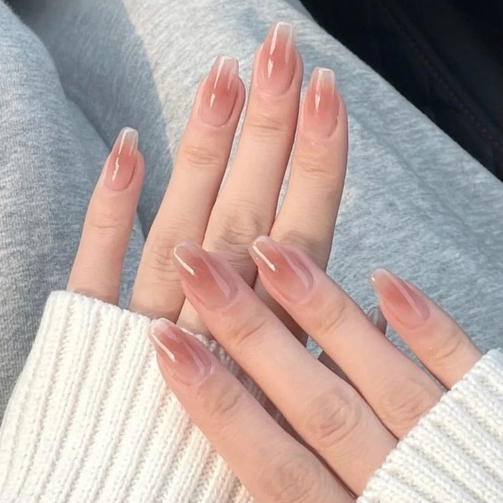 Glamorous artificial nails with delicate flower and glitter effects Kalsten