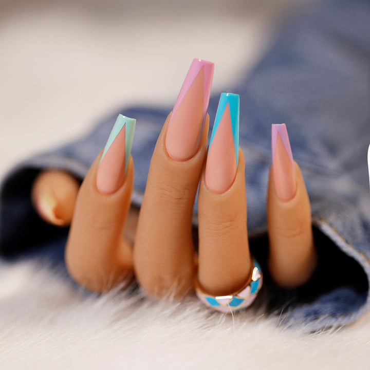 Nail art with heart and lip designs Kalsten