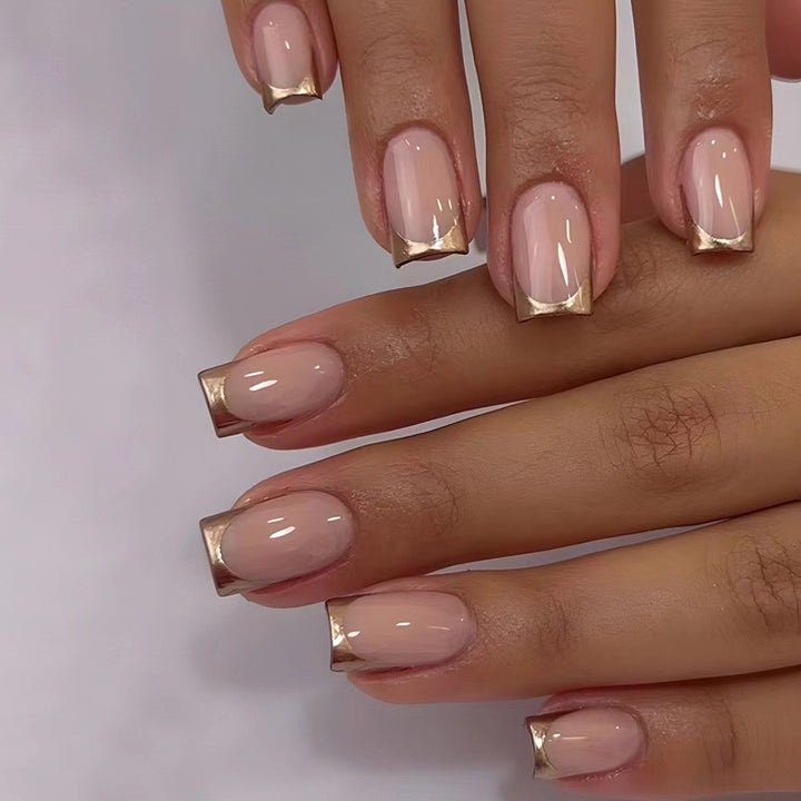 Elegant artificial nails with gold accents Kalsten