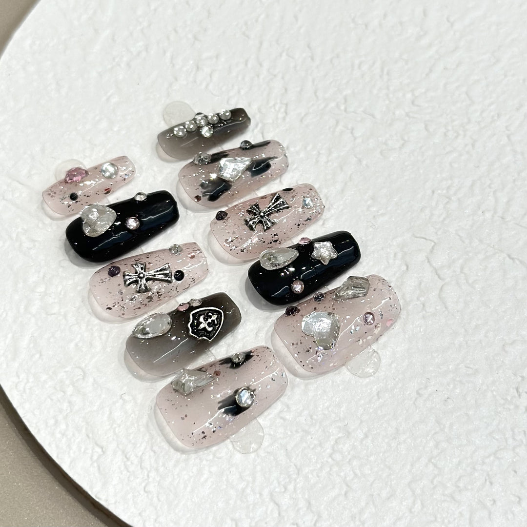 Elegant Gothic Press-On Nail Art Set