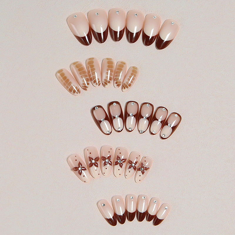 Artificial nails with elegant motif designs Kalsten
