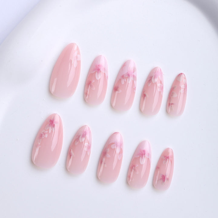 Artificial nails with delicate floral accents Kalsten