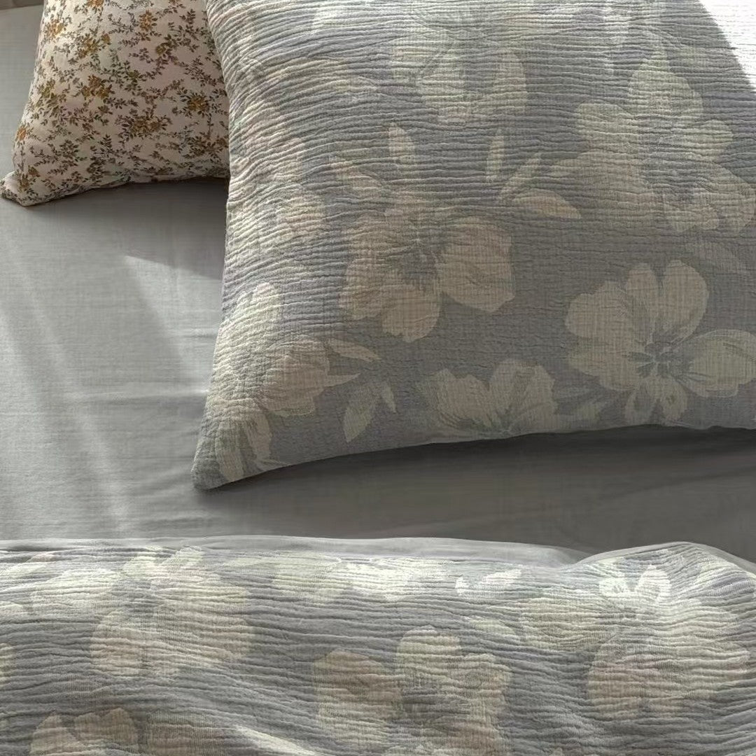 Luxurious cotton bedding set with quilted floral pattern