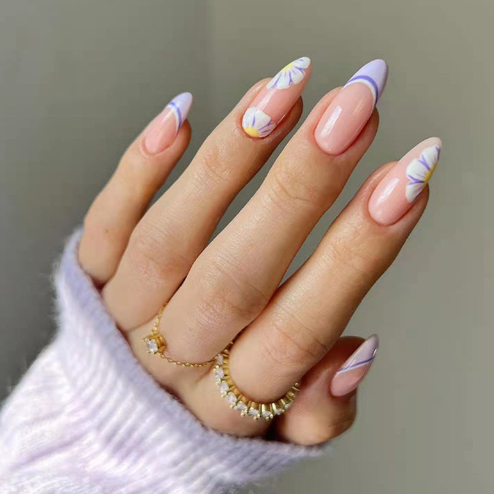 Artistic nail art with flower and ombre effects Kalsten
