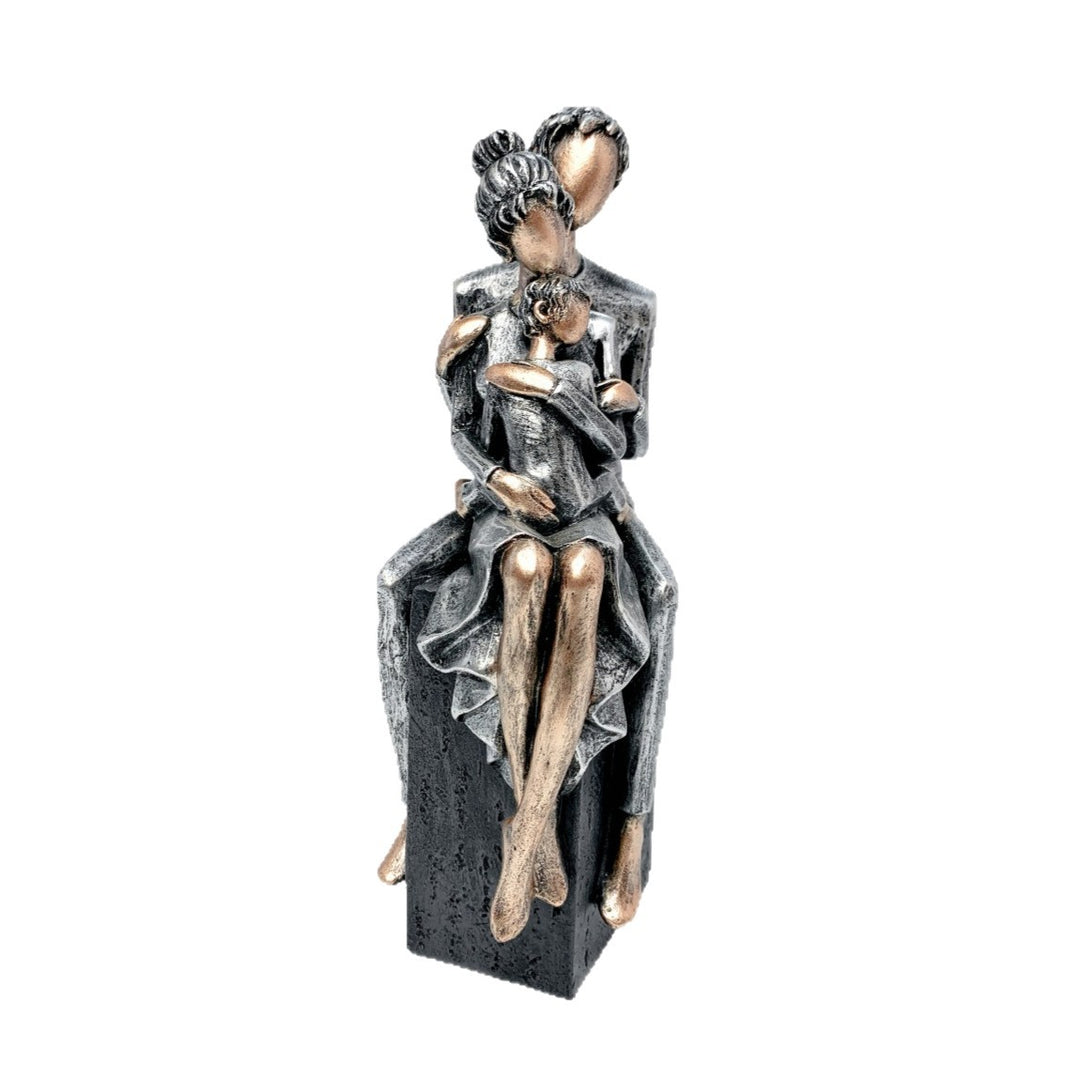 Elegant sculpture of a romantic couple Kalsten