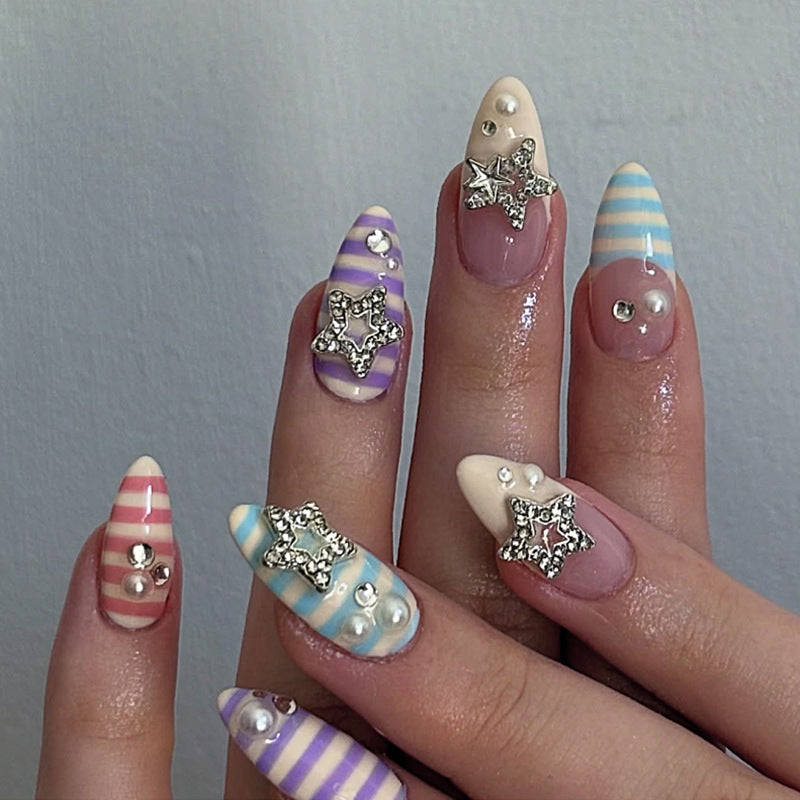 Elegant artificial nails with floral accents Kalsten