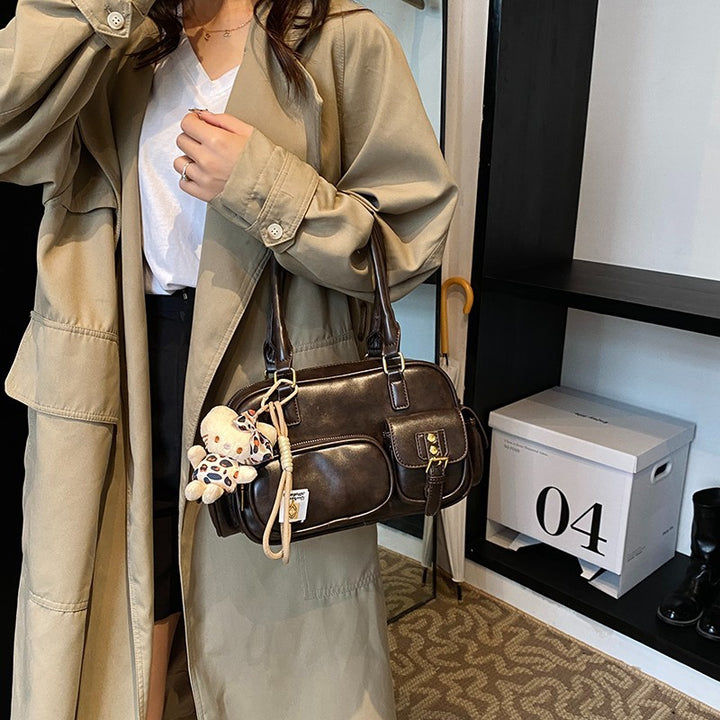 Elegant Handbag with Playful Charms and Multiple Compartments Kalsten