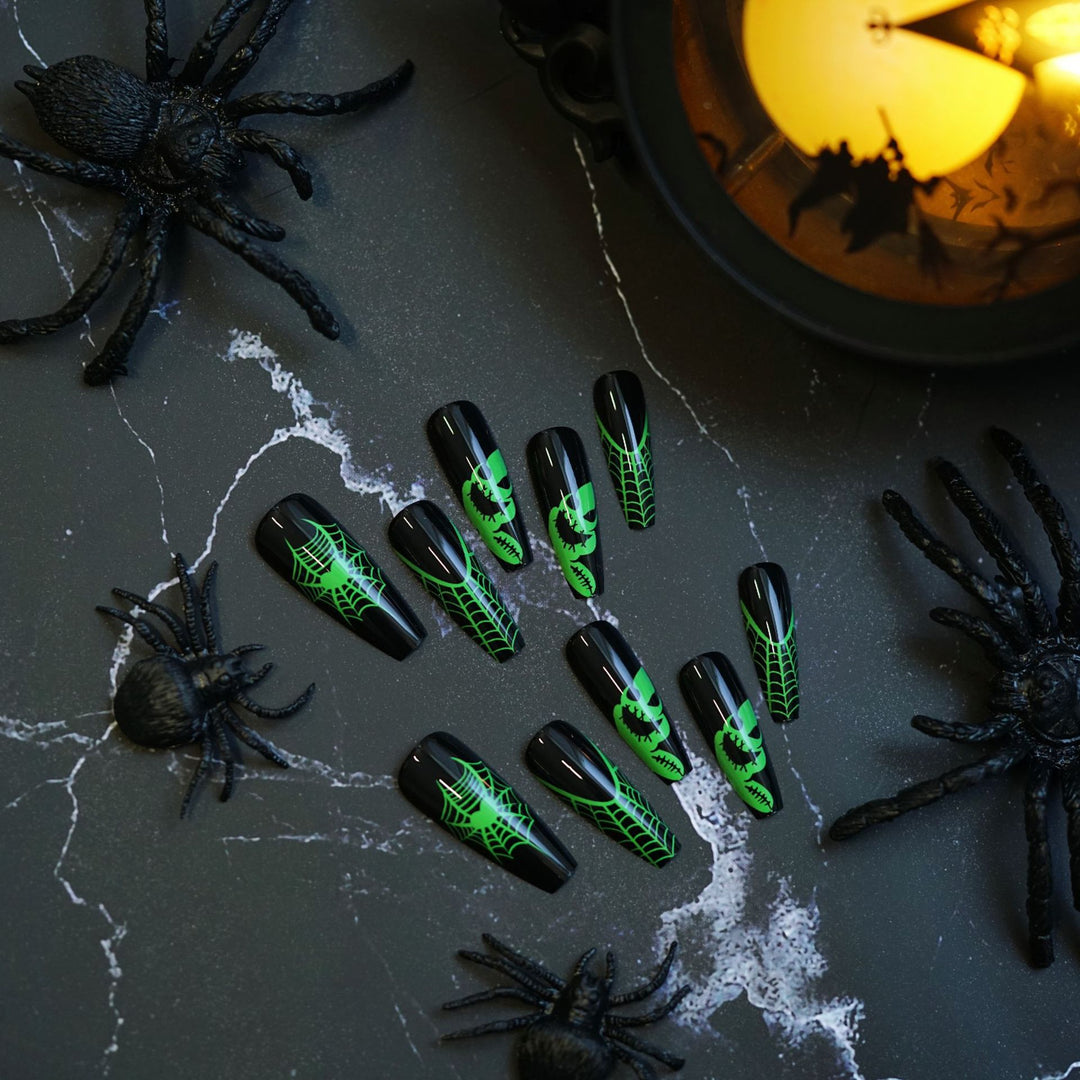 Halloween-Themed Stiletto Press-On Nail Art Kalsten