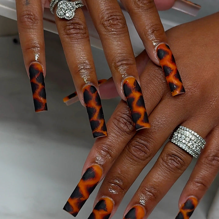 Artificial nails in creative leopard design Kalsten