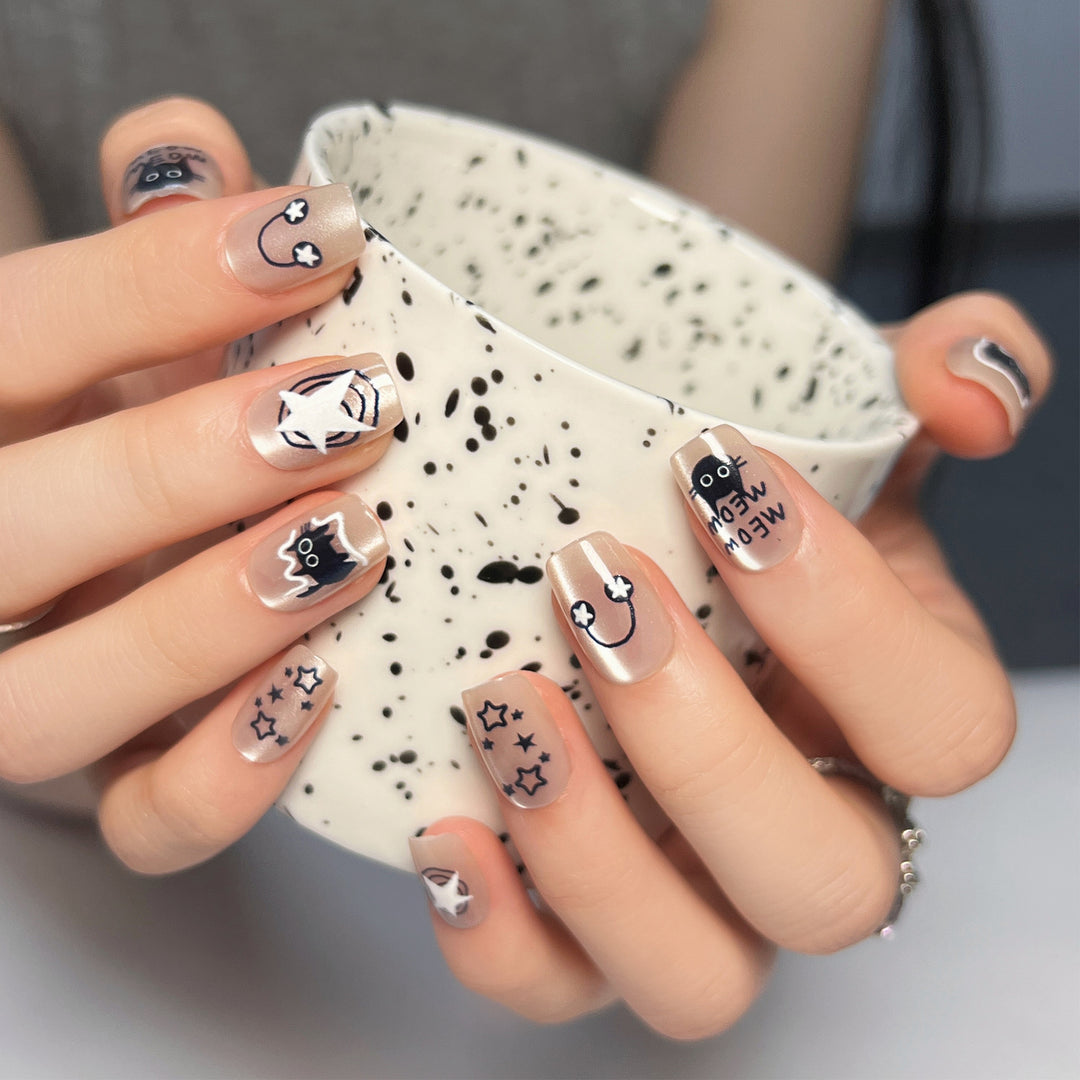 Artificial nail art with cat designs Kalsten