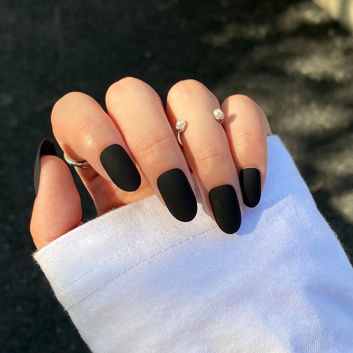 Artificial nail extensions in modern design Kalsten