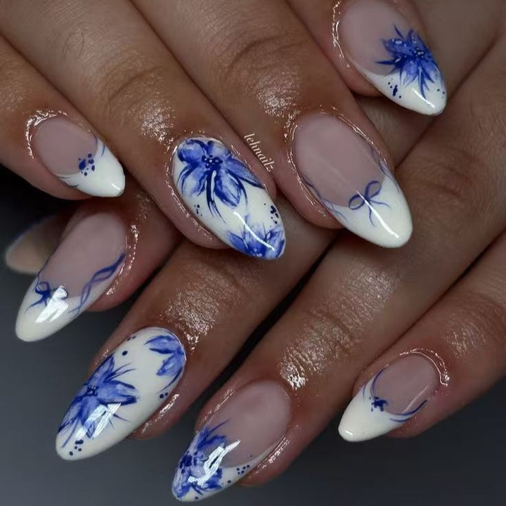 Artificial nails with floral pattern and elegant accents Kalsten