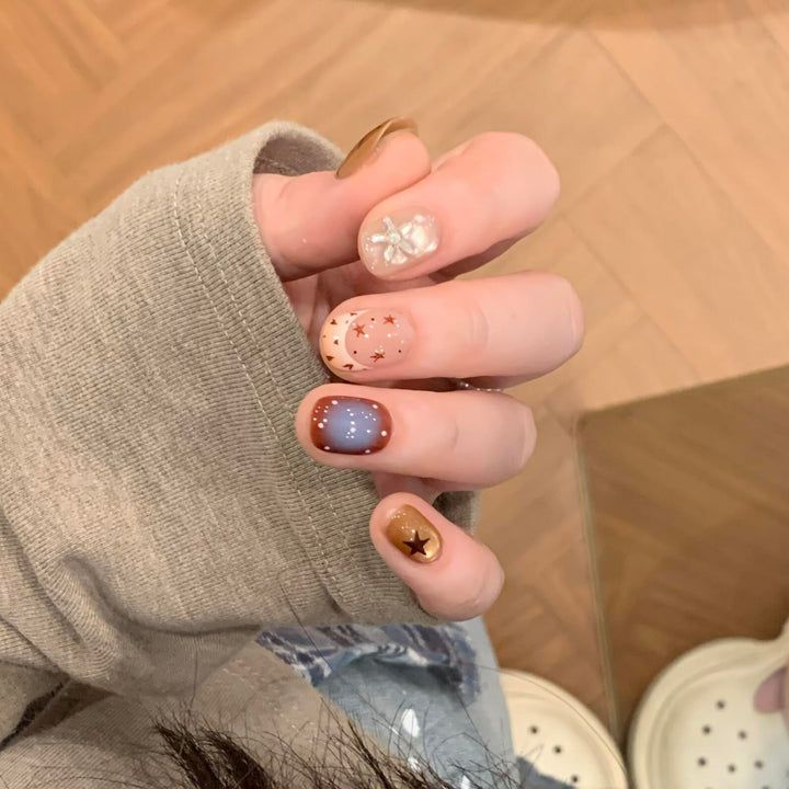 Artificial nails in modern design with star and gradient elements Kalsten