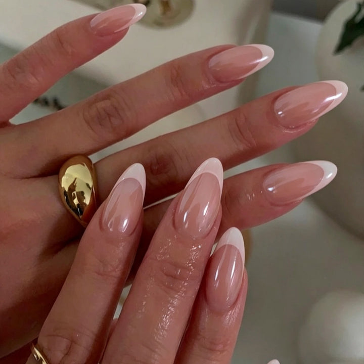 High-quality artificial nails with elegant French tip design Kalsten