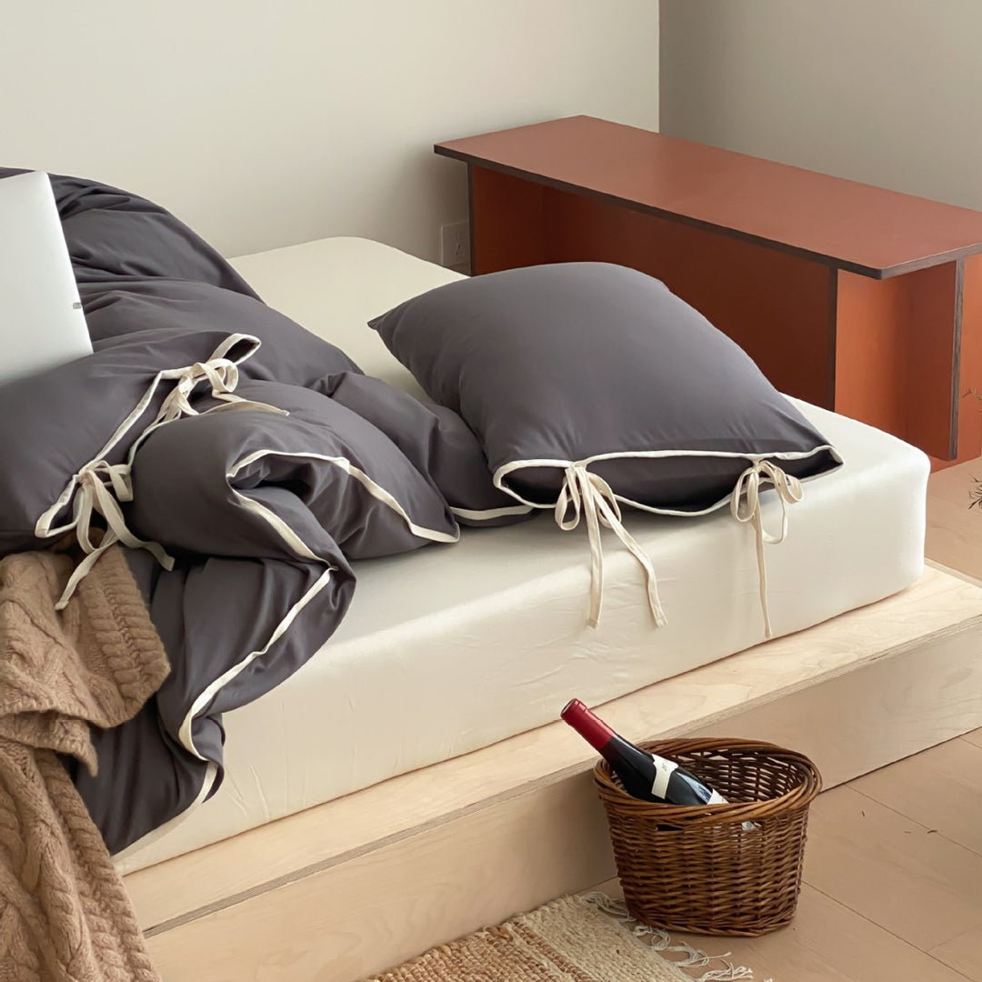 Luxurious cotton percale bed linen set with tie bands