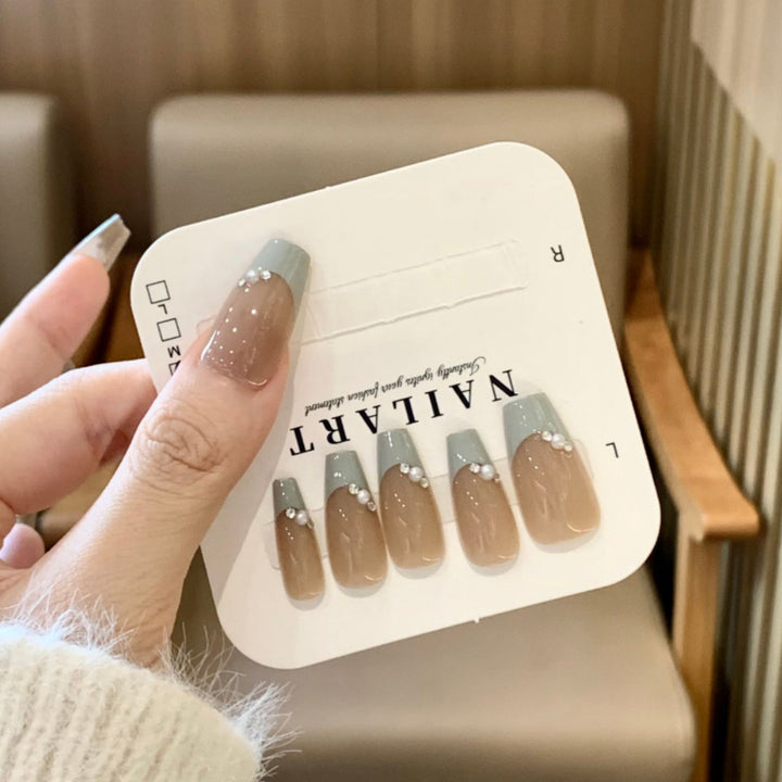 Artistic Character-Embossed Press-On Nail Set Kalsten
