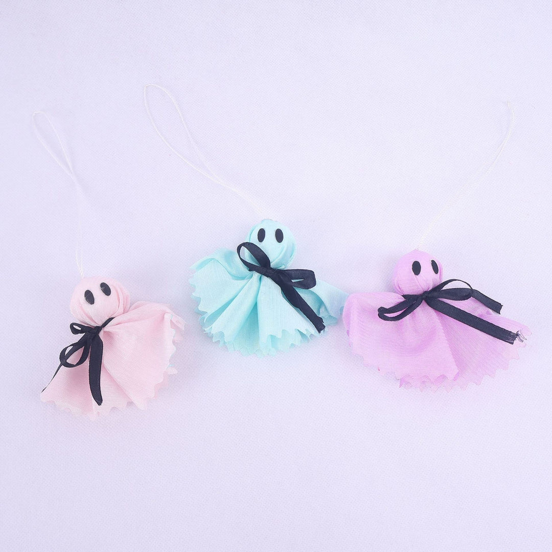 Decorative ghost figure made of satin
