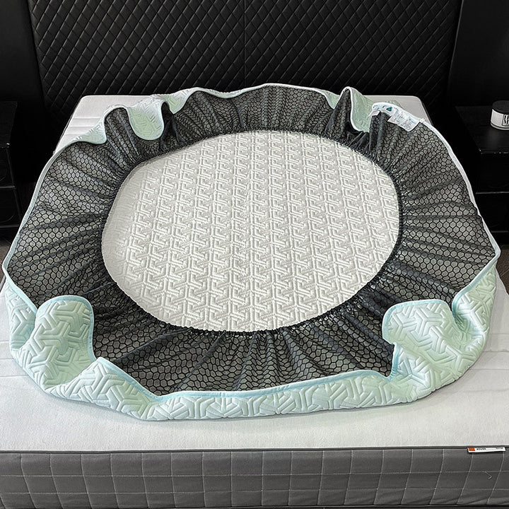 Mattress protector-topper with cooling microfibre quilting and non-slip bottom