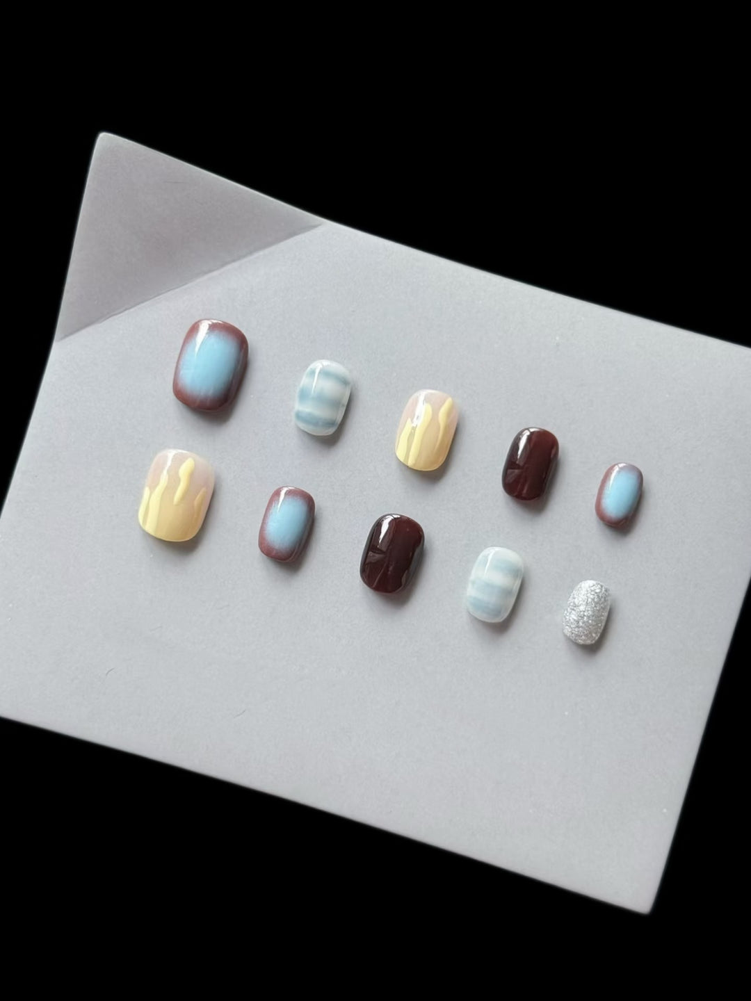 Artistic Press-On Nail Set with Ombre and Textured Accents