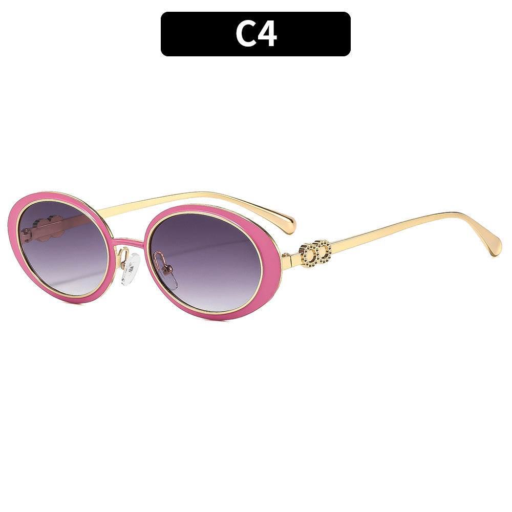 Elegant Retro-Inspired Sunglasses