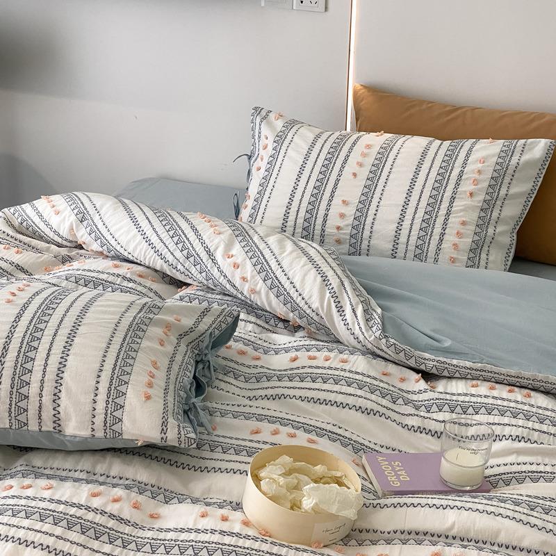 Striped bedding set made of cotton percale with embroidery dots and ties
