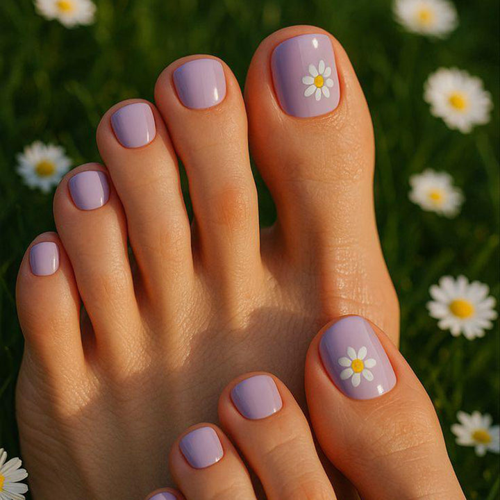 Elegant toenail art Kalsten