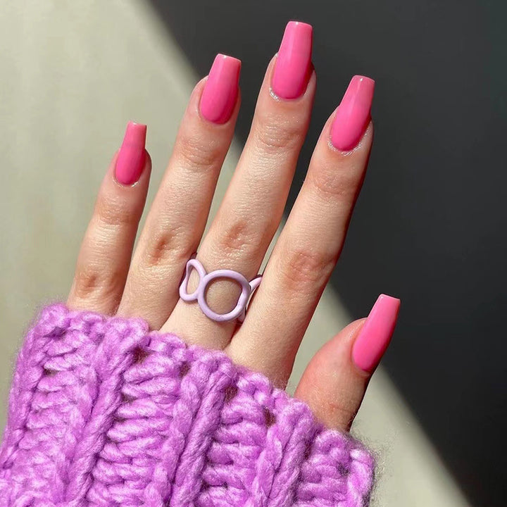 Stylish artificial nails in elegant gloss finish Kalsten