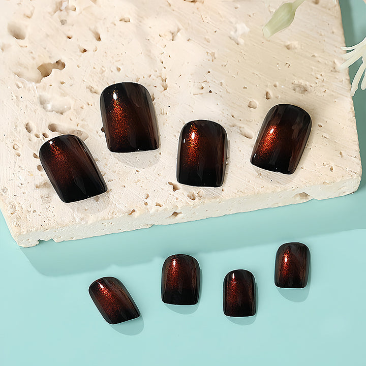 Elegant artificial nails with metallic shine and modern design Kalsten