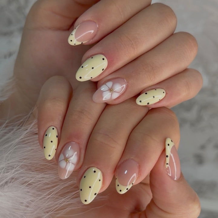 Elegant Floral Press-On Nail Design Kalsten