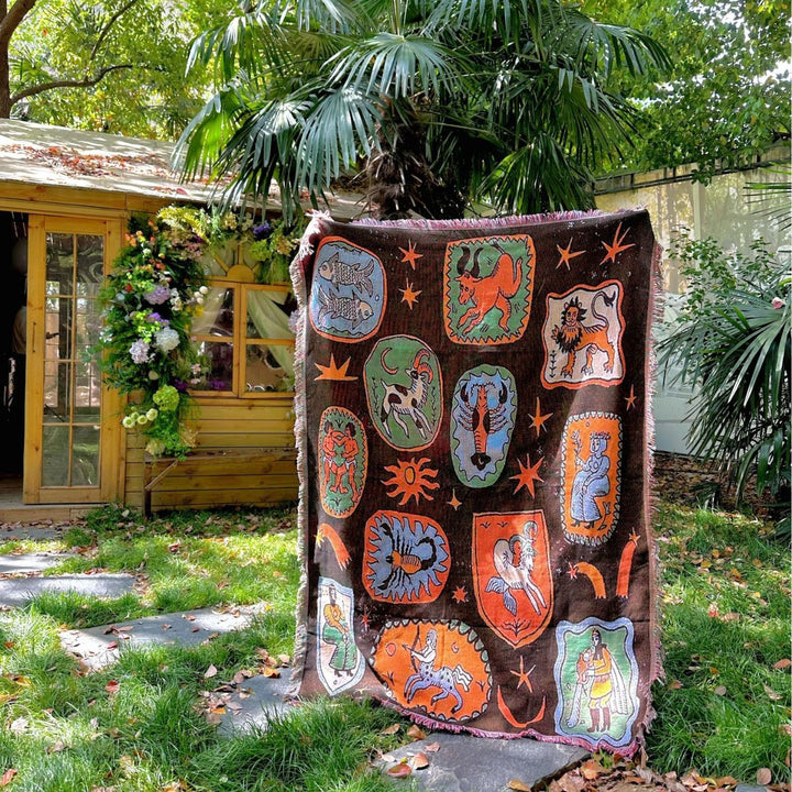 Decorative Cat-Themed Woven Throw Blanket