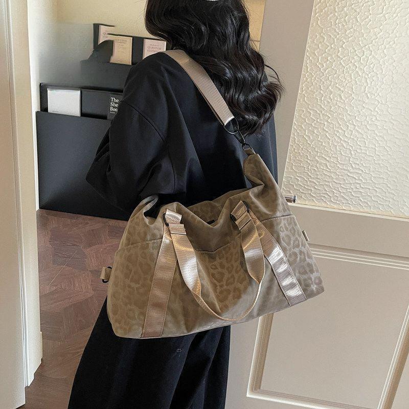 Lightweight Weekend Duffle Bag Kalsten