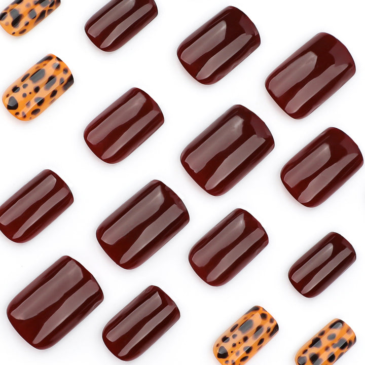 Artful nail art with animal leopard design Kalsten