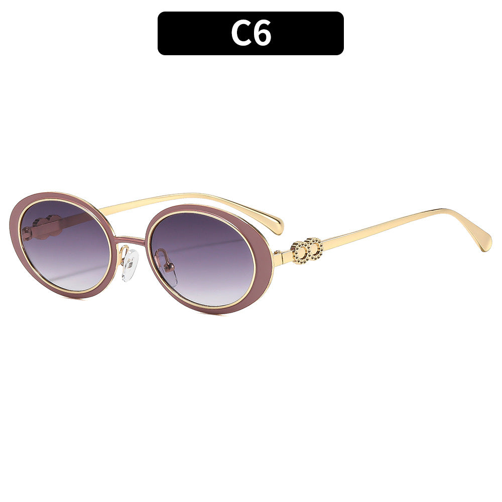 Elegant Retro-Inspired Sunglasses