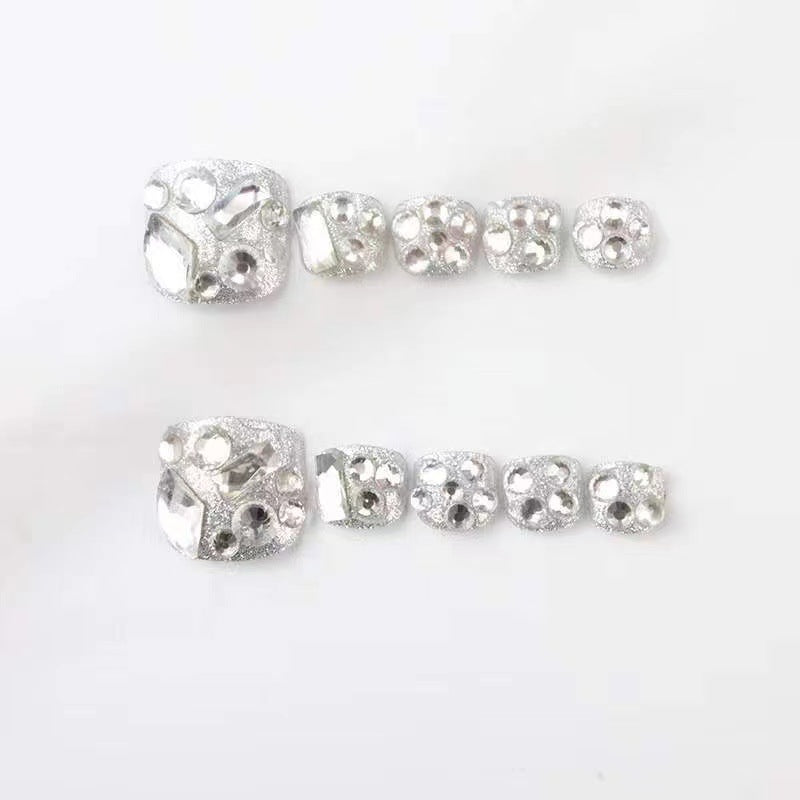 Glamorous flip-flops with rhinestones and pearls Kalsten