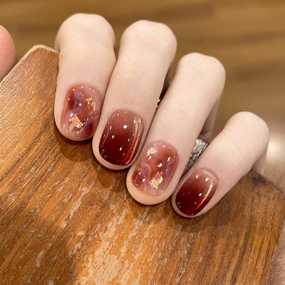 Artificial nails with elegant gradient and golden accents Kalsten
