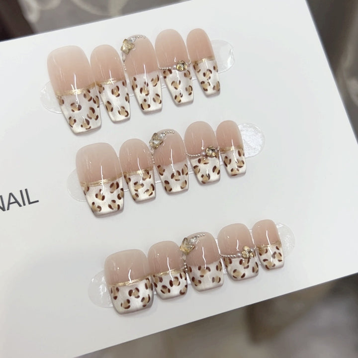 Elegant Press-On Nail Set with Luxe Design Kalsten