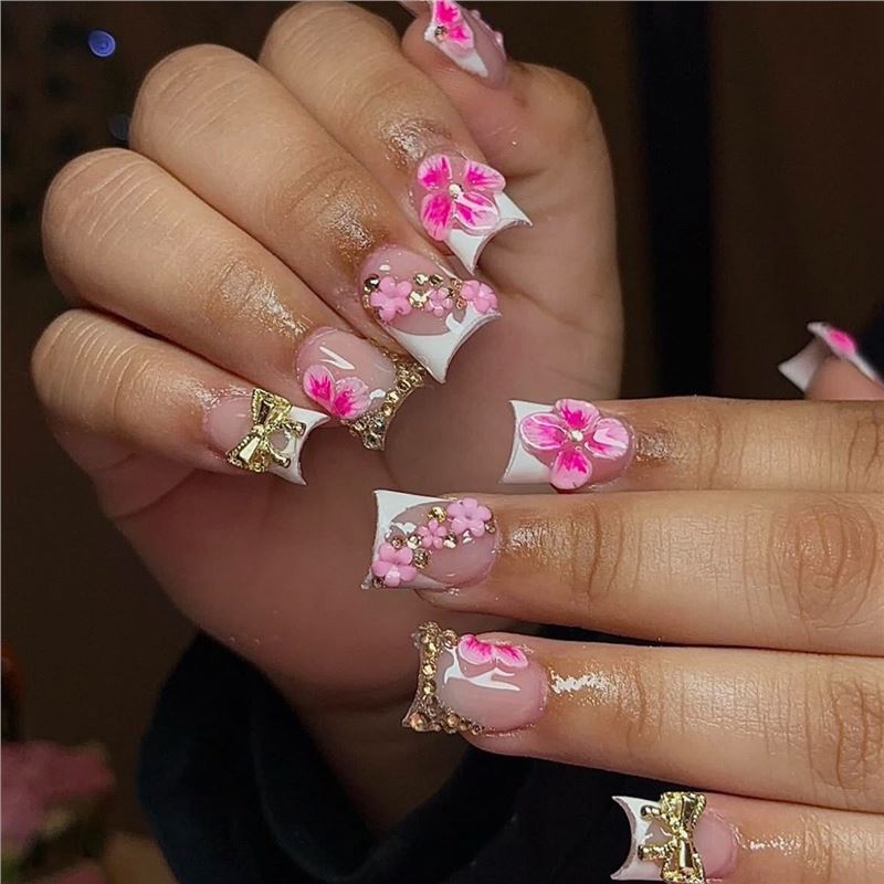 Elegant Floral Press-On Nail Art with Gem Accents Kalsten