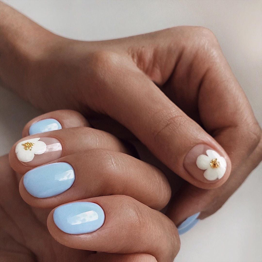 Artful Nail Art with Flower Decoration Kalsten