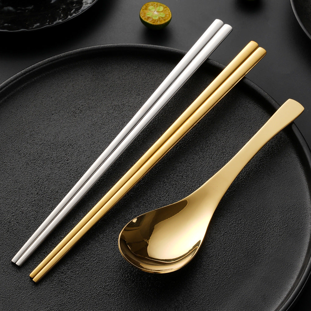 Elegant spoon with ergonomic design and polished surface Kalsten