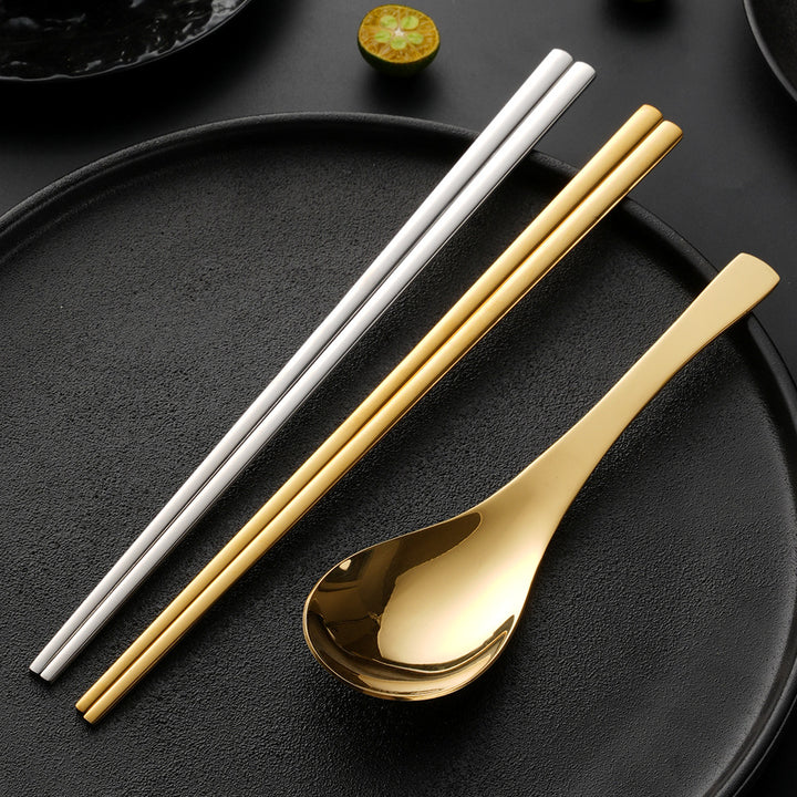 Elegant spoon with ergonomic design and polished surface Kalsten