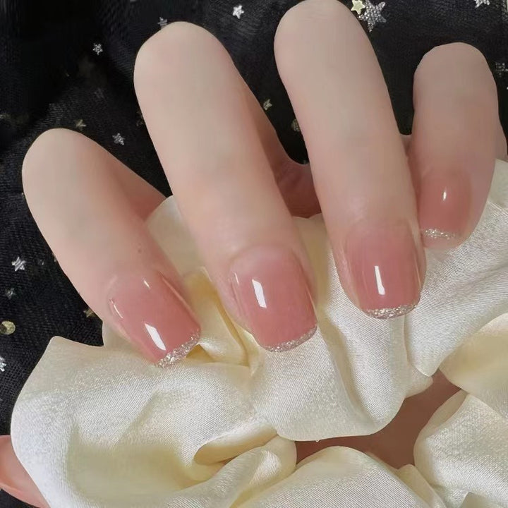 Elegant and shimmering nail art Kalsten
