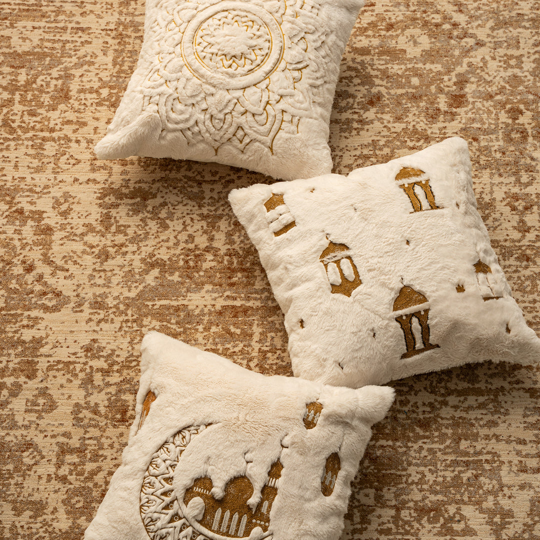 Luxurious decorative pillow cover made of faux fur with relief mandala motif Kalsten