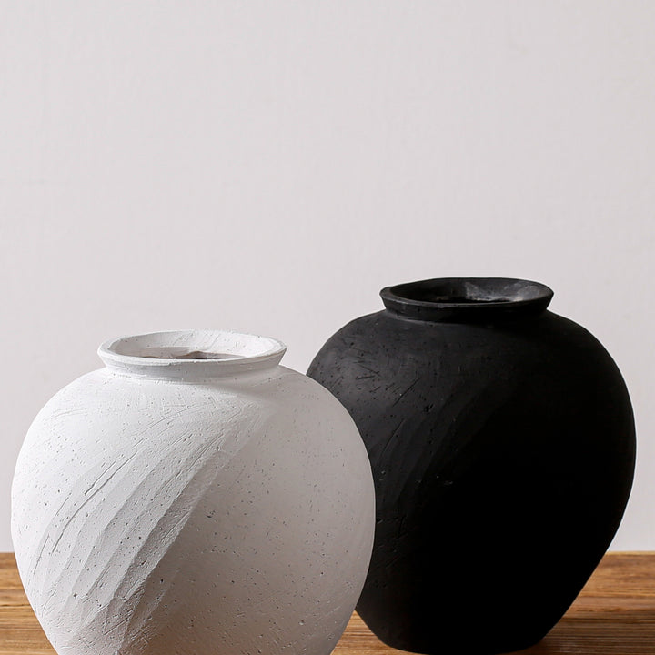 Elegant and timeless decorative vase Kalsten