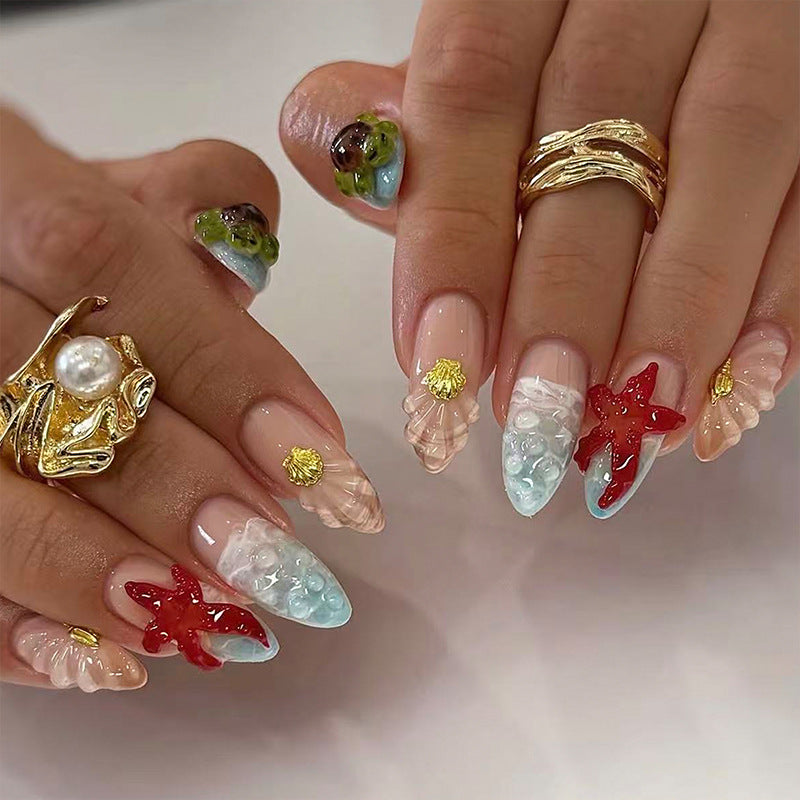 Artful nail set with floral accents Kalsten