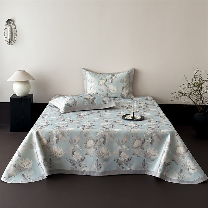 Bedding set made of fine cotton satin with classic Toile-de-Jouy print and satin hem