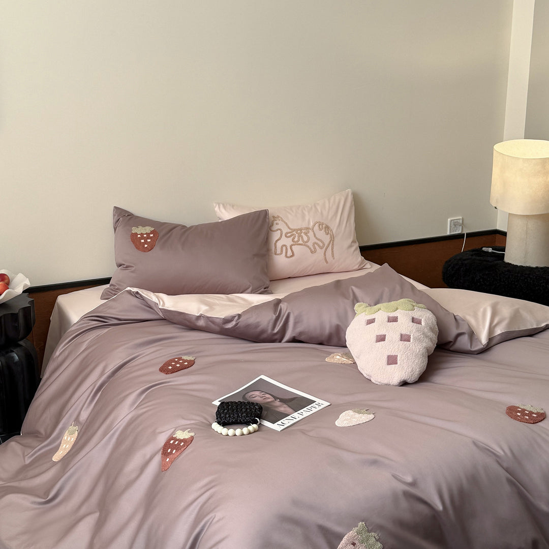 Bedding set made of cotton satin with embroidered strawberry appliqués and silky-matte finish Kalsten